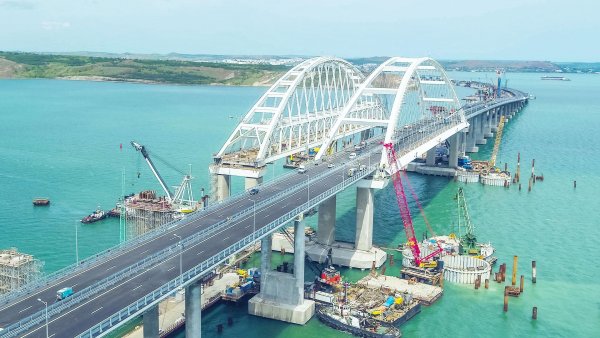 Удар на 400 млн: FT заявила, что из-за Крымского моста Украину в Азове ждёт мрачное будущее